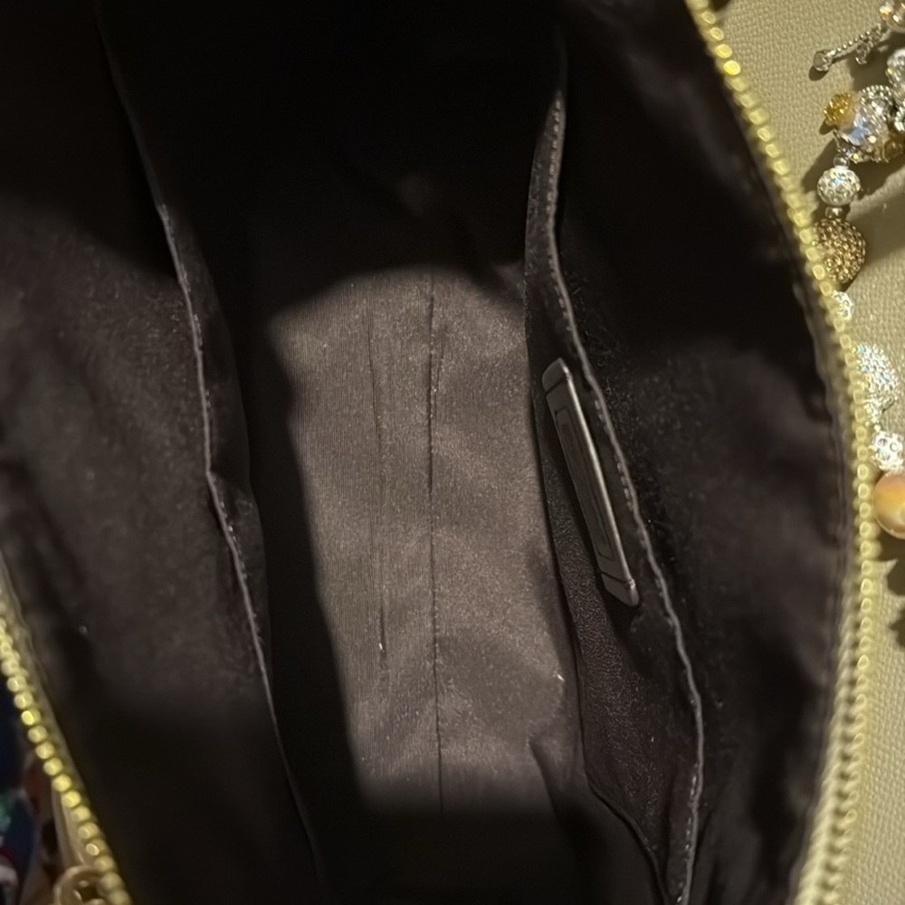Coach Beige and Cream Tote Bag zip top signature canvas style comes with charm - Picture 4 of 11